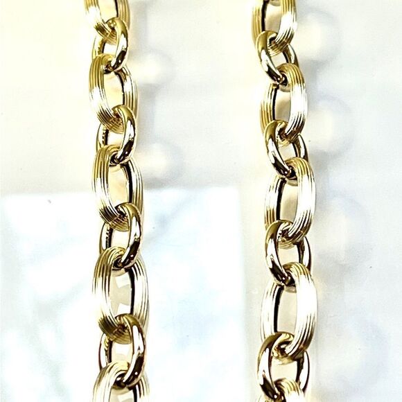 14K Gold Bold and Chunky Oval Link Necklace by Leslie’s Jewelry - Picture 12 of 15